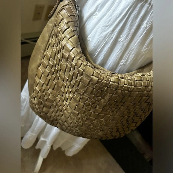 Vilenca Leather Crossbody Bag - Picture 6 of 13